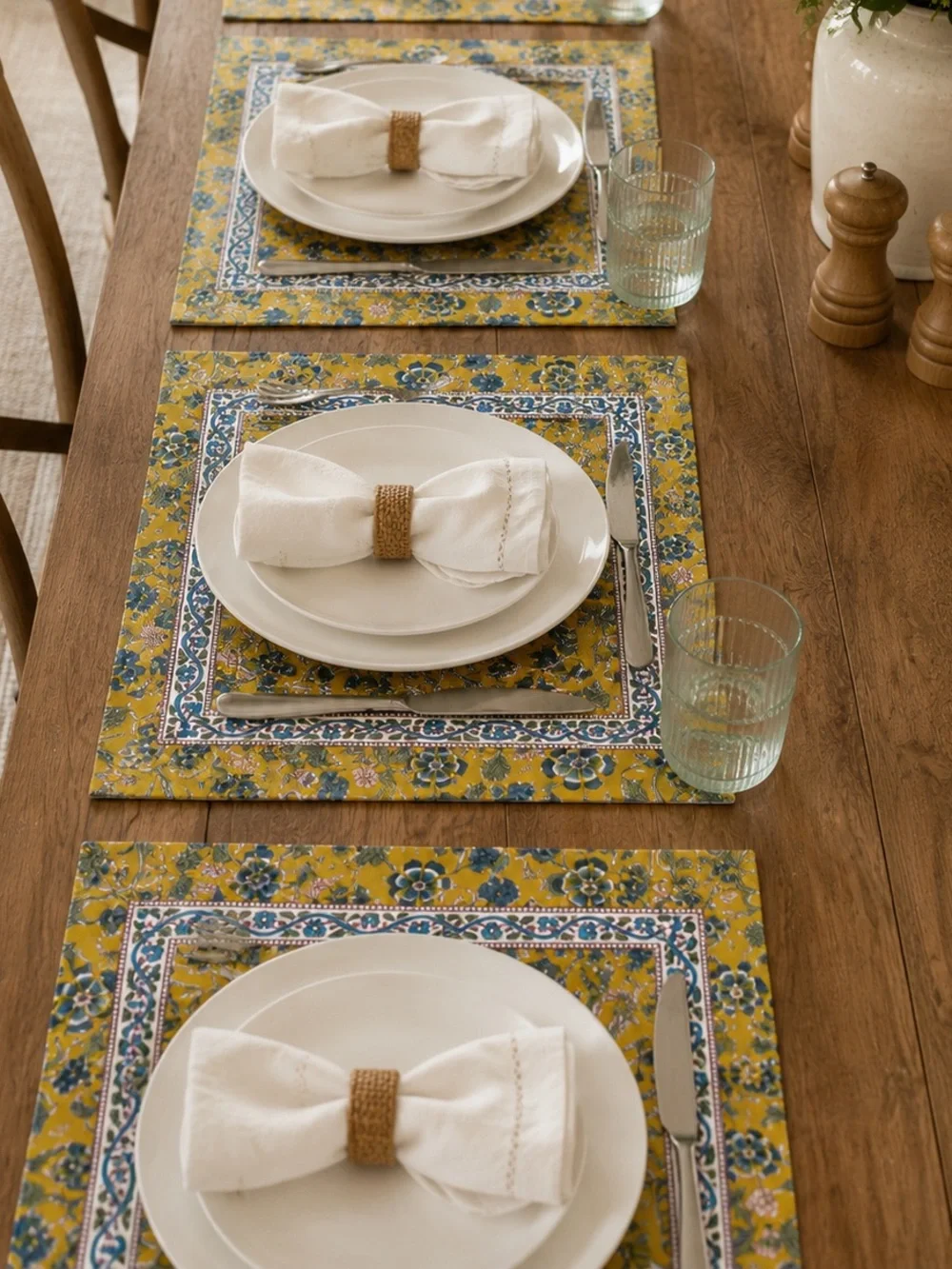 Pottery Barn Set of 4 Bette Floral Block Print Cotton Placemat